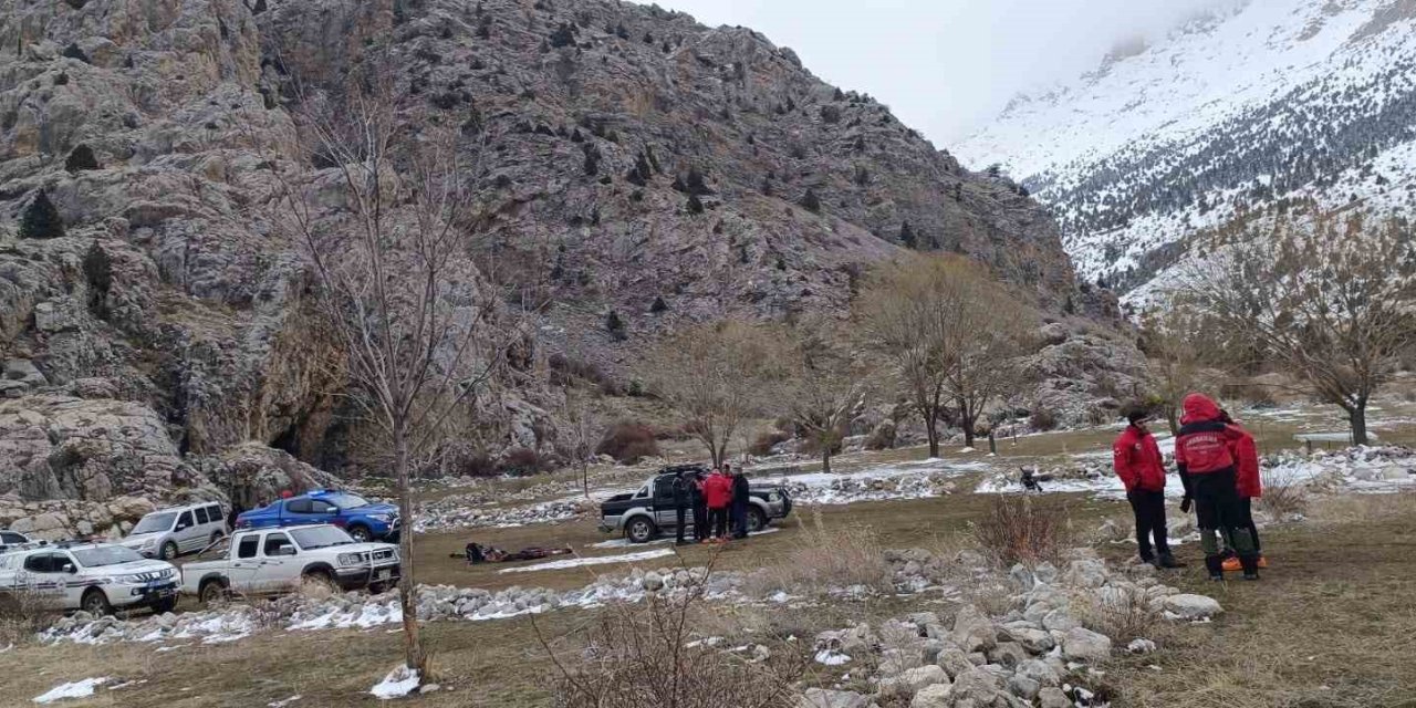 Aladağlar’da Kar Kütlesi Altında Kalan Dağcı Hayatını Kaybetti