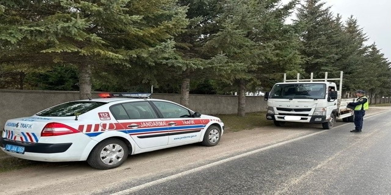 Jandarma Ekiplerince 645 Sürücüye 1 Milyon 498 Bin 259 Tl Para Cezası Kesildi