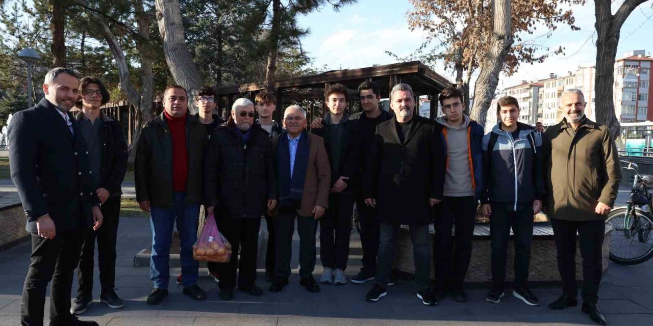 Başkan Büyükkılıç’a Esnaf Ve Vatandaşlardan Sıcak Ve Samimi İlgi