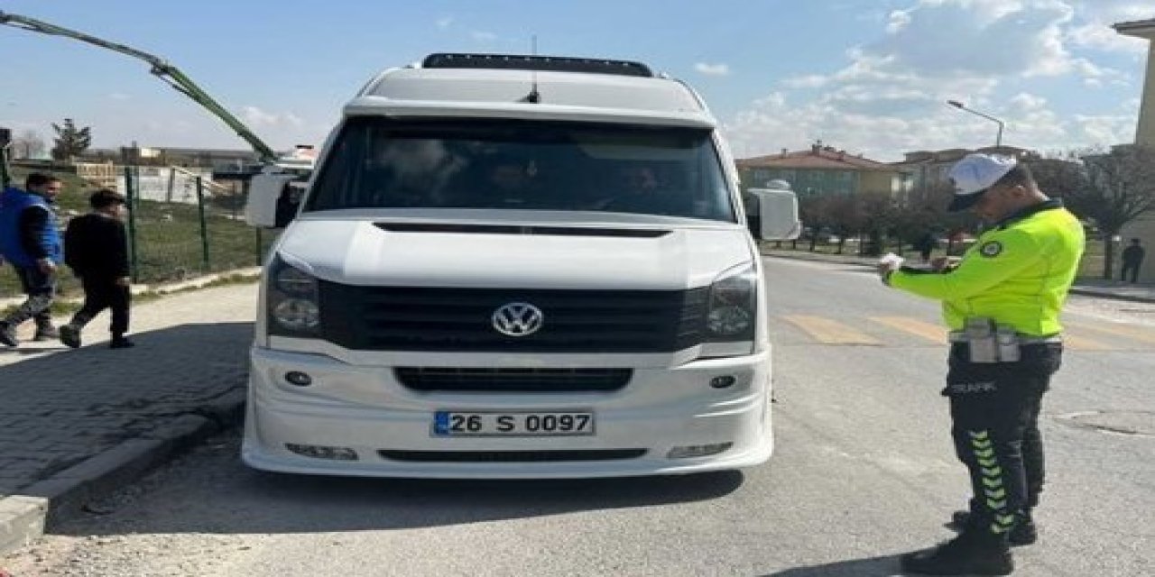 Eskişehir’de 4 Okul Servisine 8 Bin 306 Tl Para Cezası