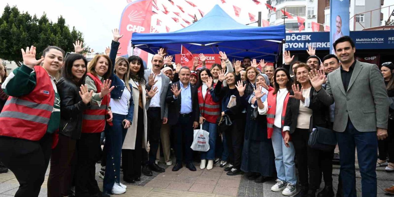 Başkan Böcek İftarını Konyaaltı’nda Esnaf Sofrasında Yaptı