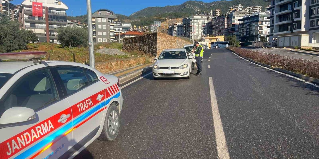 Alanya’da 221 Araç Ve Sürücüsüne 330 Bin 750 Lira Para Cezası
