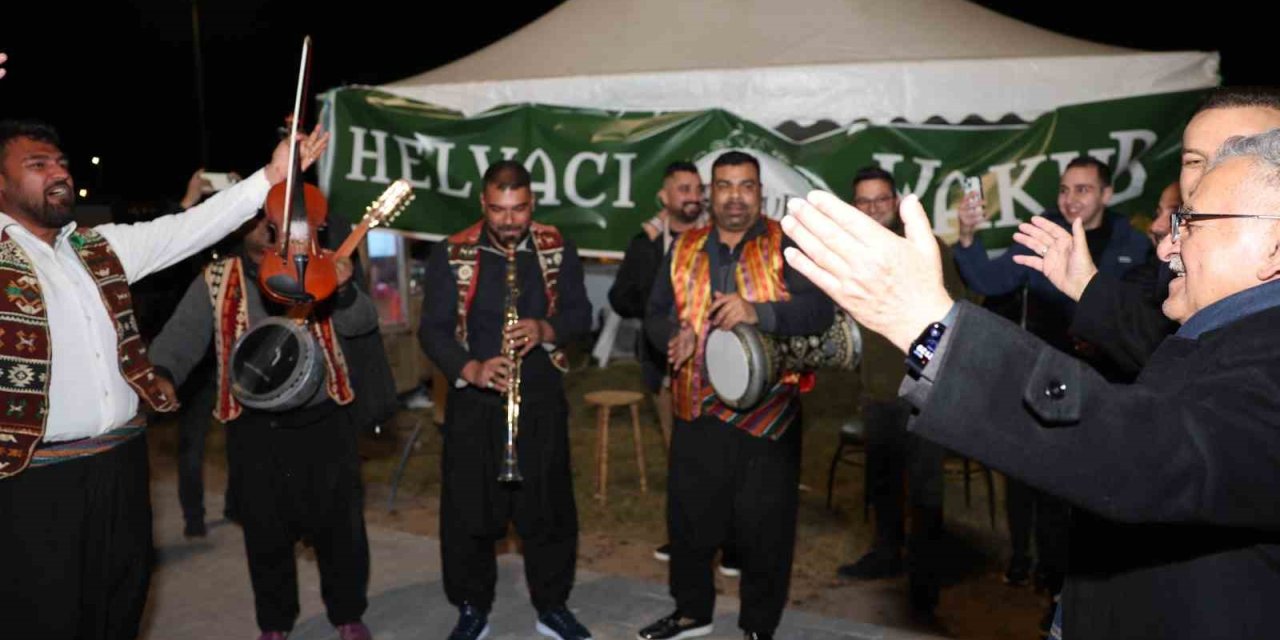 Başkan Büyükkılıç’a Ramazan Etkinliklerinde Çalgıcılardan Sürpriz Beste