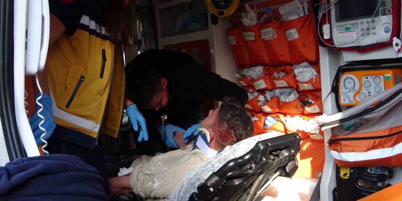 Otomobille Motosiklet Çarpıştı: 1 Yaralı