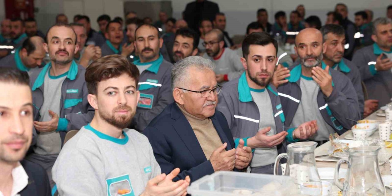 Başkan Büyükkılıç, İşçilerle Birlikte Sahur Yaptı