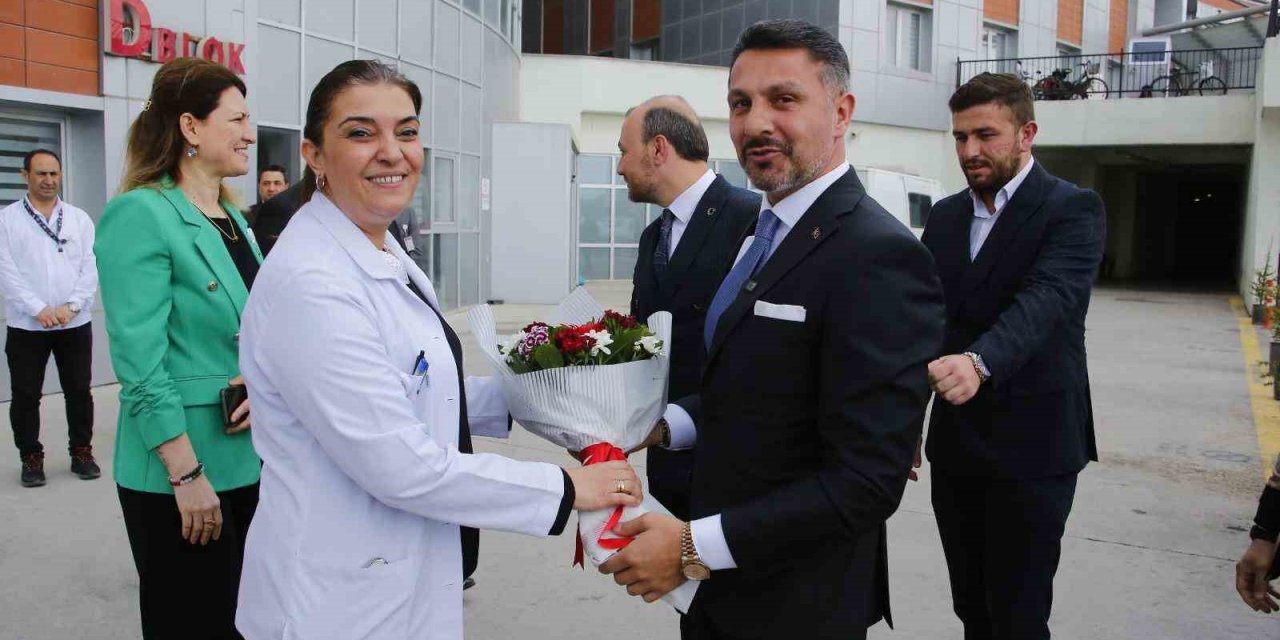 Yüzügüllü Sağlık Çalışanlarının 14 Mart Tıp Bayramı’nı Kutladı