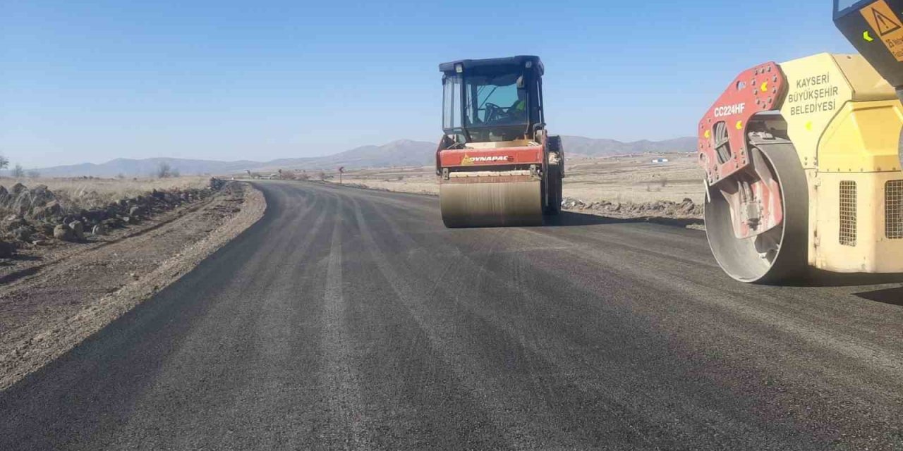 Taşhan’ı Merkeze Bağlayacak Yolda Çalışmalar Devam Ediyor
