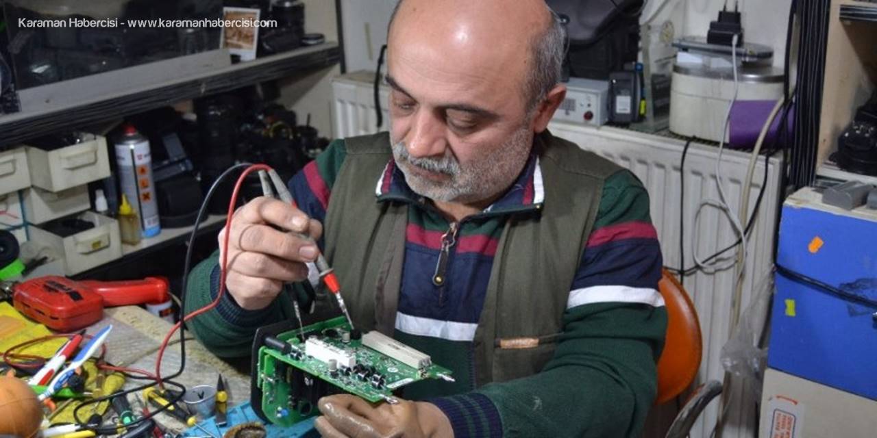 Konya'da Fotoğraf Makinelerini 12 Yıldır Tek Eliyle Tamir Ediyor