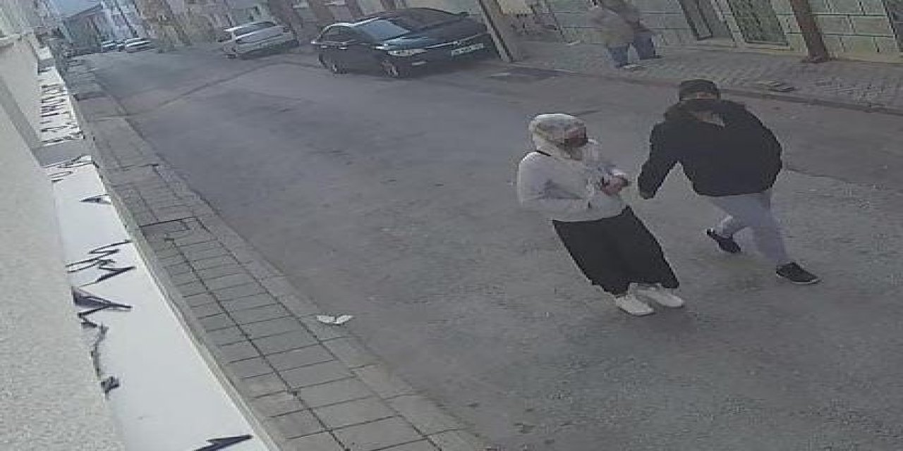 Yardım Toplama Bahanesiyle Girdikleri Apartmanda Boş Dairelerin Kapılarını Zorladılar