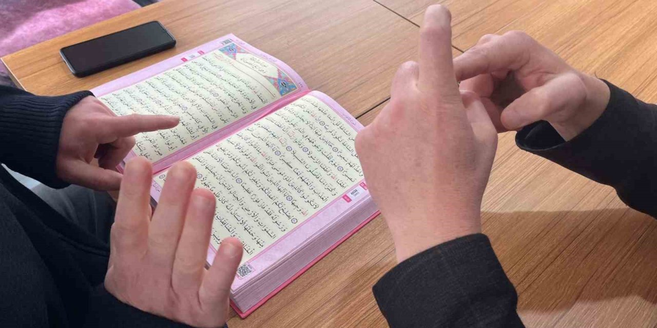 İşitme Engellilerin Ramazan’da ‘kur’an-ı Kerim’ Azmi Takdir Topluyor