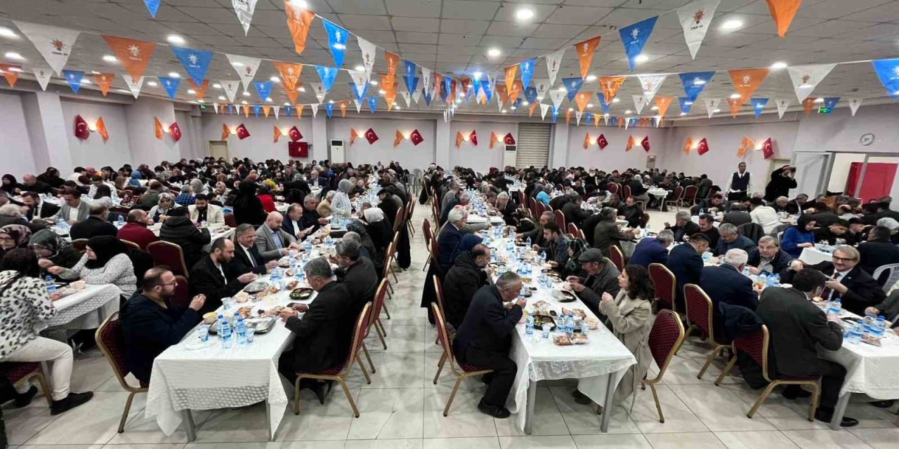 Hacılar İftar Sofrasında Buluştu