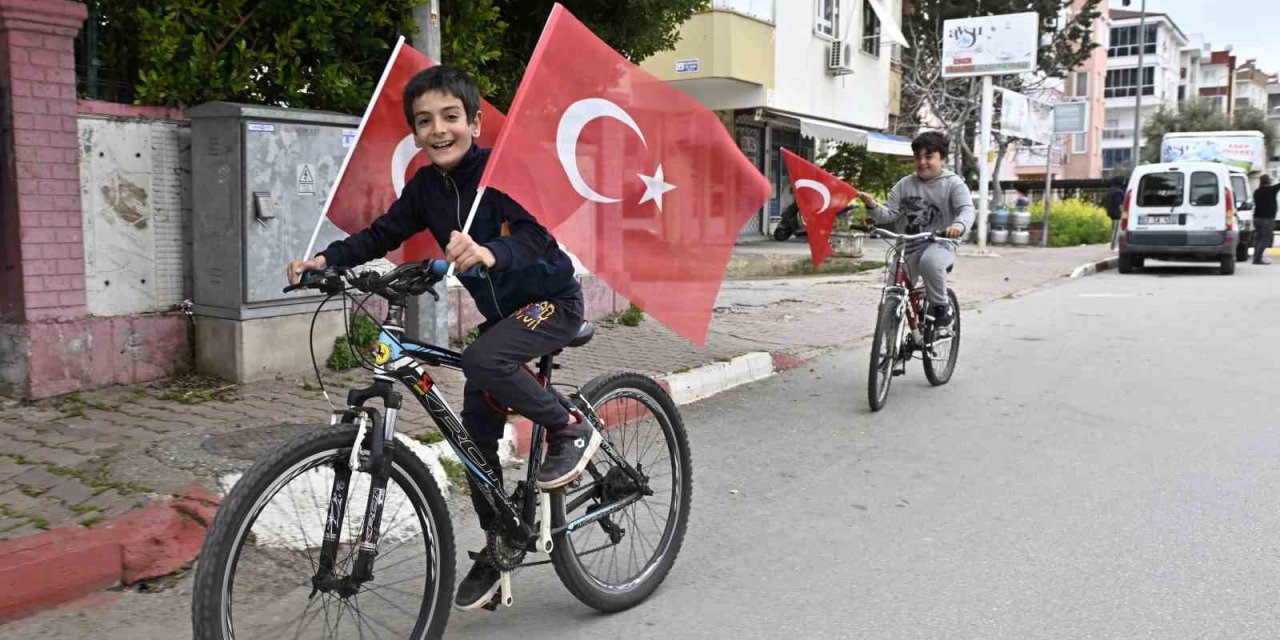 Çanakkale Zaferi’nin Coşkusu Muratpaşa Sokaklarını Sardı