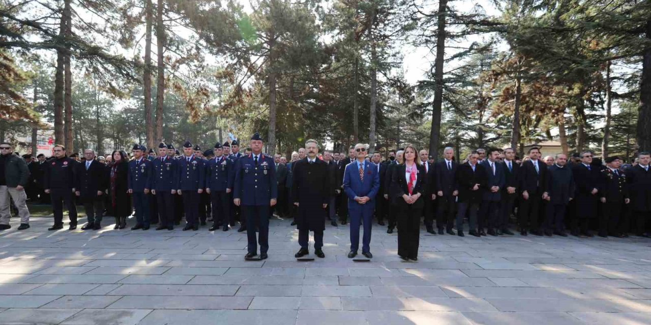 Şehitler Kabirleri Başında Rahmet Ve Şükranla Anıldı