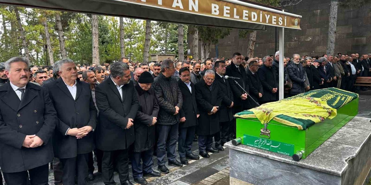 Hüseyin Akay’ın Acı Günü: Vefat Eden Annesi Son Yolculuğuna Uğurlandı