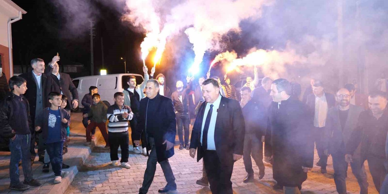 Özkan Alp’e Coşkulu Karşılama