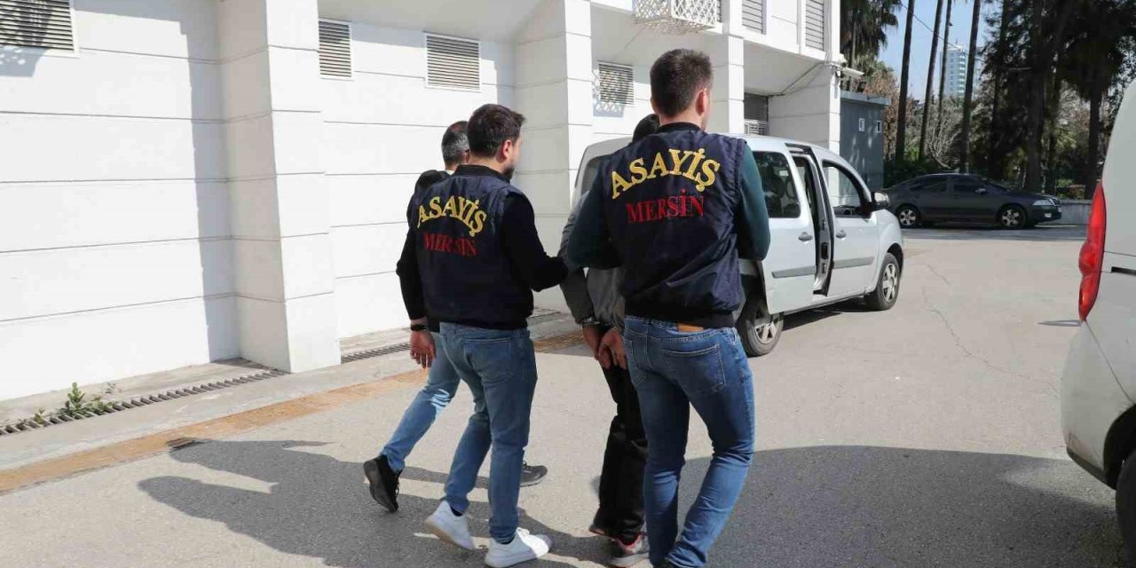 Oto Hırsızı Önce Kameraya Sonra Polise Yakalandı