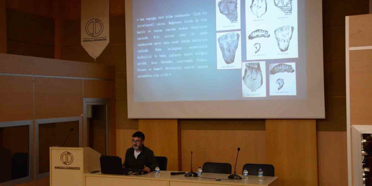 Edebiyat Fakültesinde “kanlıtaş” Kazısı Konuşuldu