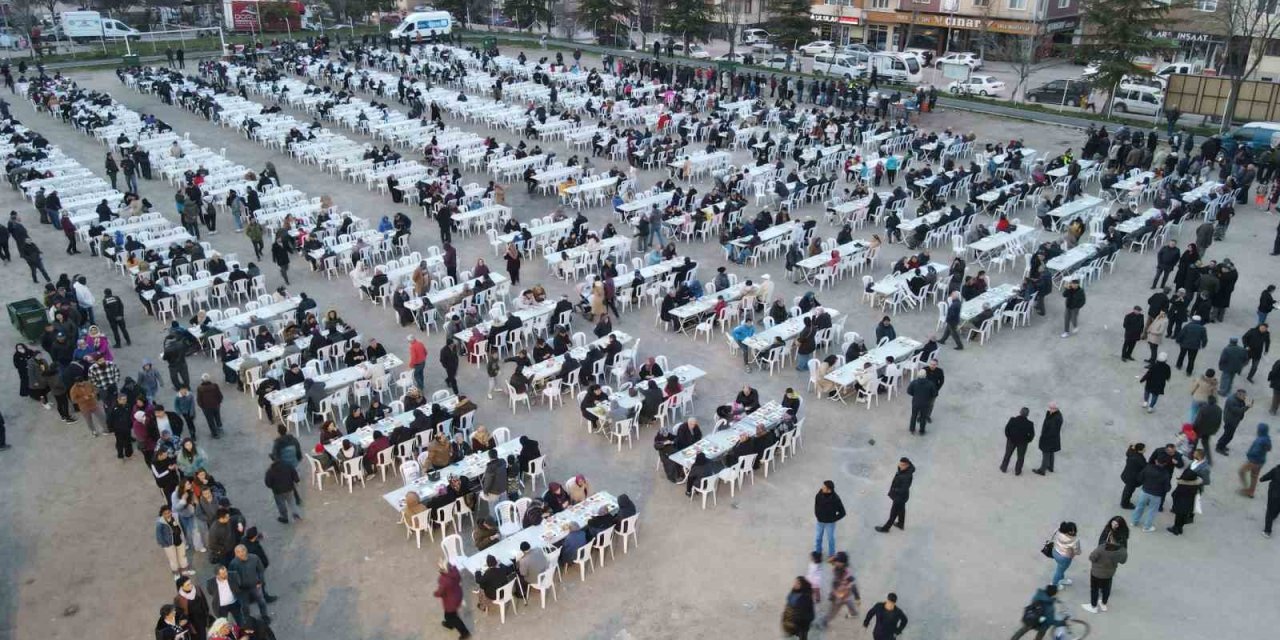 Kazım Kurt’tan Büyükdere’ye 5 Bin Kişilik Dev İftar Sofrası