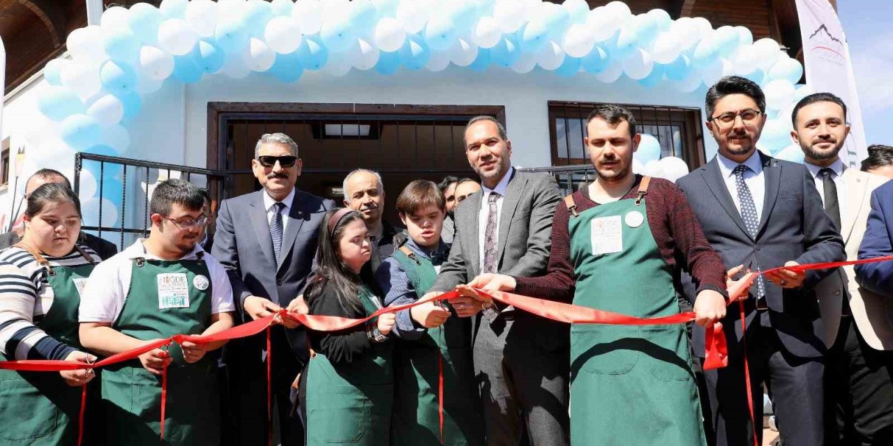 Niğde’nin En ’özel’ Kafesi Açıldı