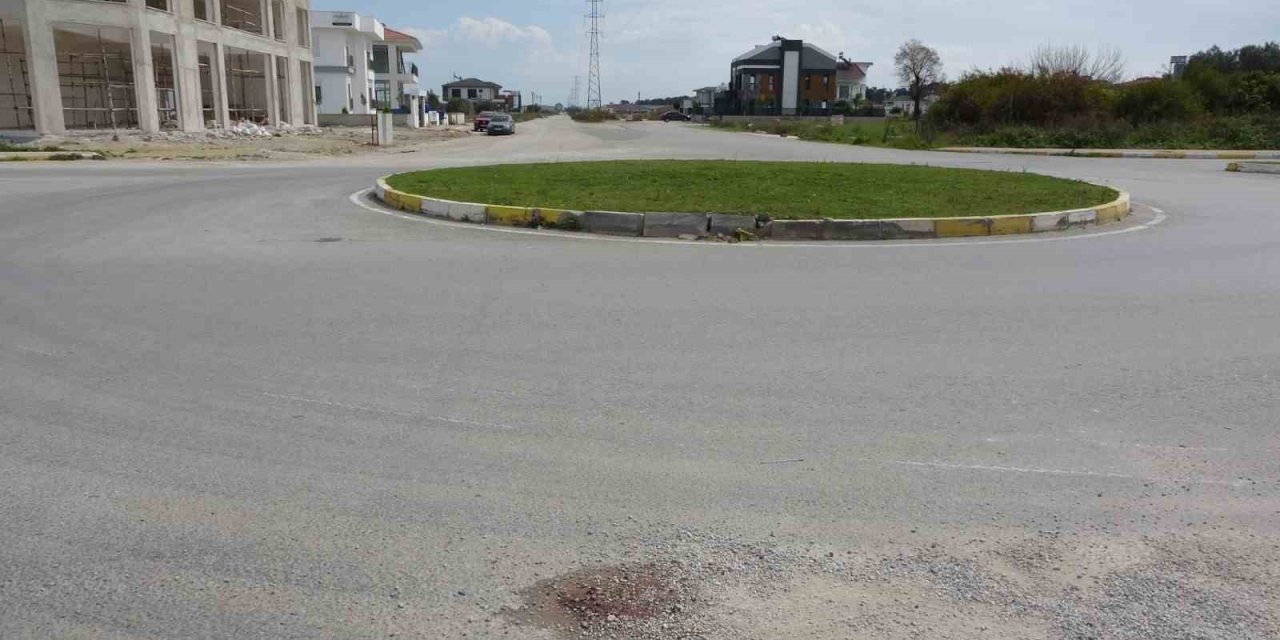 Motosiklet Bordüre Çarptı, Yolcu 10 Metre Adeta Havada Uçtu