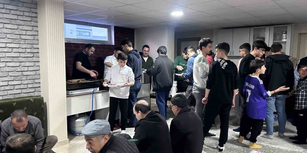 Erkilet’te Gençler İftarda Bir Arada