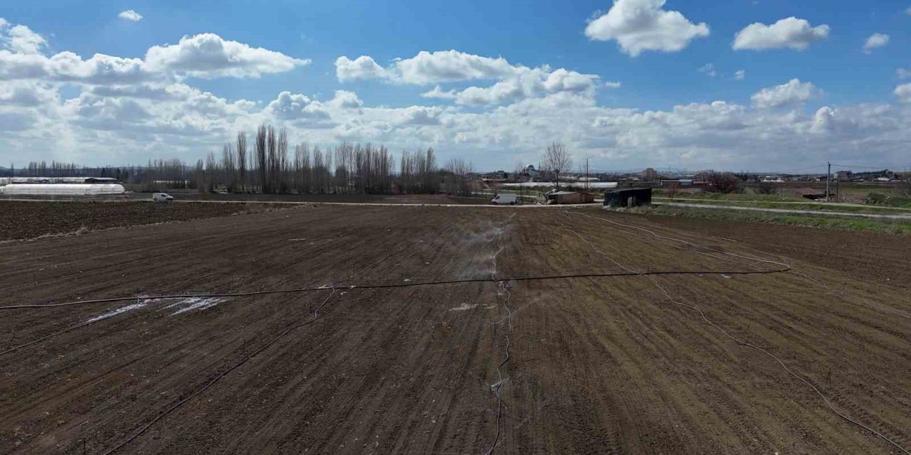 Son Dönemlerin En Kurak Kış Ayında Çiftçiler Tarlalarını 2 Ay Önce Sulamaya Başladı