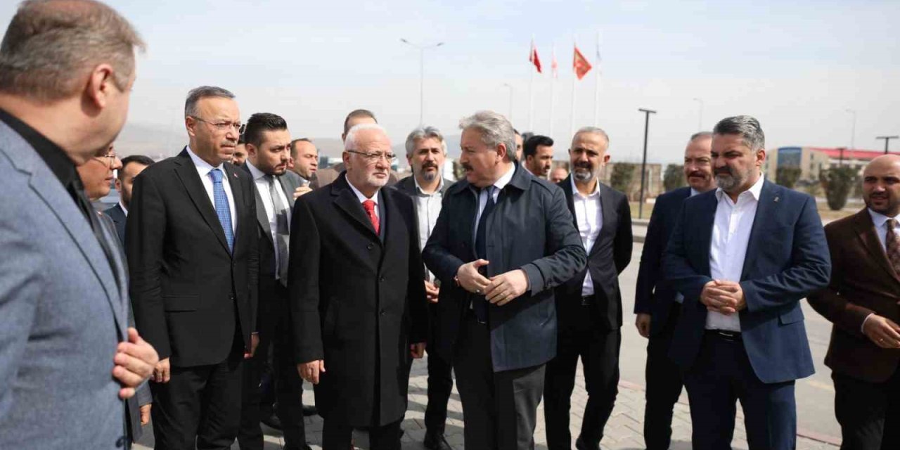 Başkan Palancıoğlu, Serbest Bölge’de Fabrikaları Ziyaret Etti