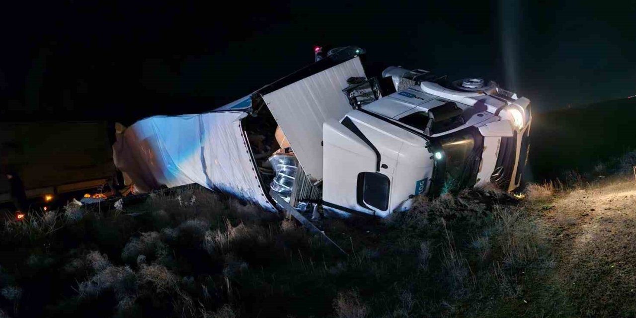 Konya’da Tır Devrildi: 1 Yaralı