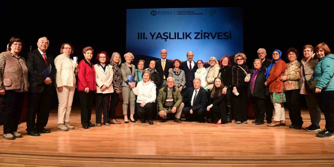 Tazelenme Üniversitesi Iıı. Yaşlılık Zirvesi’nde Bir Araya Geldi
