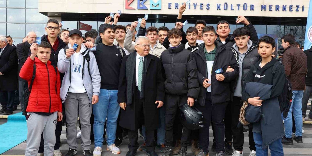 Bakan Kacır’dan Başkan Büyükkılıç’a ‘alper Gezeravcı’ Teşekkürü