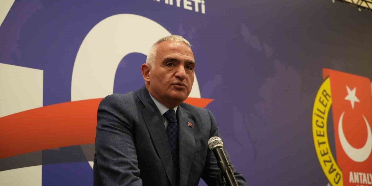 Bakan Ersoy, Antalyalı Gazetecilere Seslendi: "40 Yıl Boyunca Şehrimizin Sesi Oldunuz"