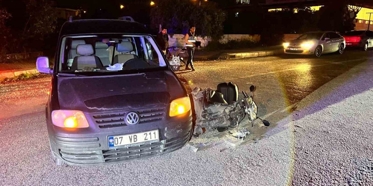 Otomobille Çarpışan Motosiklet Sürücüsü Yaralandı