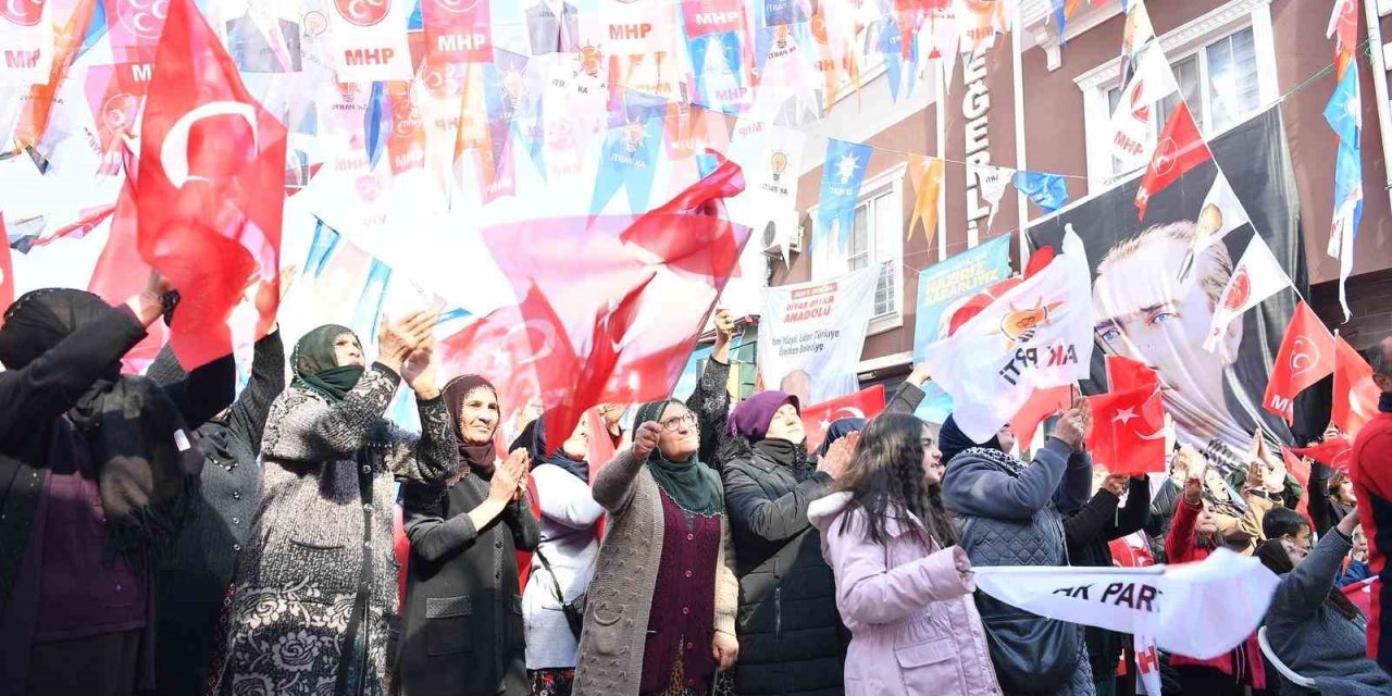 Sarıoğlan’da Coşkulu Kalabalık, Başkan Büyükkılıç’ı Bağrına Bastı