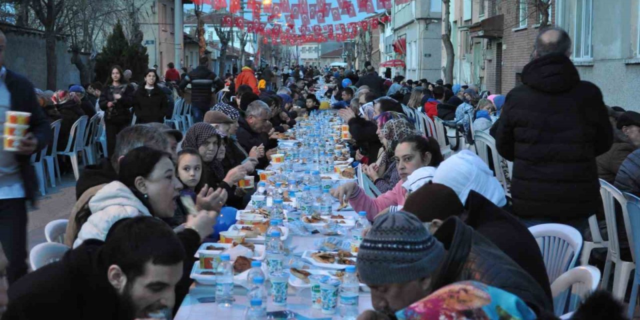 Sazova Mahallesi’nin Mevlid-i Şerif Programı Binlerce Kişinin Katılımıyla Gerçekleştirildi