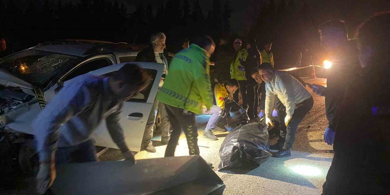 (düzeltme) Antalya’da 3 Aracın Karıştığı Feci Kaza: 3 Ölü