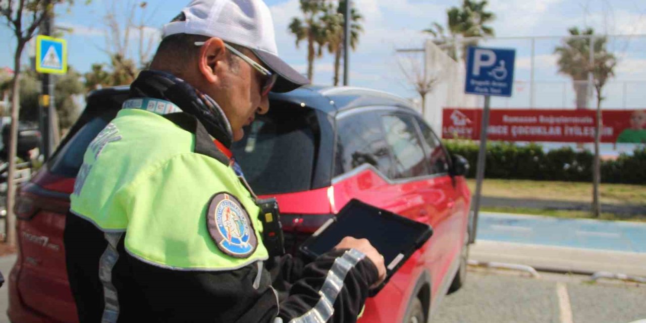 Şahin Timleri Engelli Park Yerini İşgal Eden Sürücülere Acımıyor