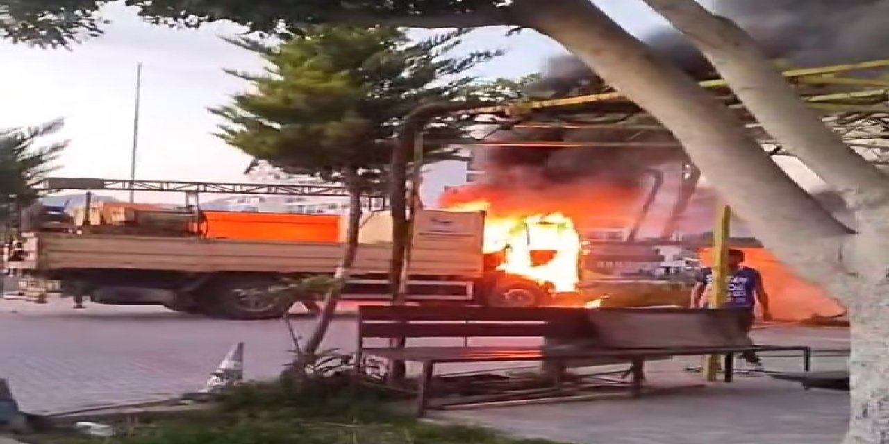 Park Halindeki Kamyon Yandı