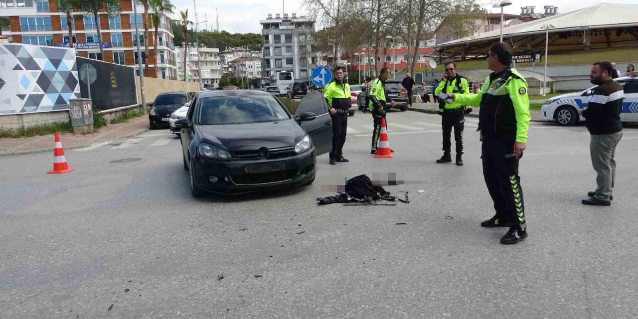 Çarpmanın Etkisiyle 15 Metre Savrulan Motosikletin Sürücüsü Ağır Yaralandı