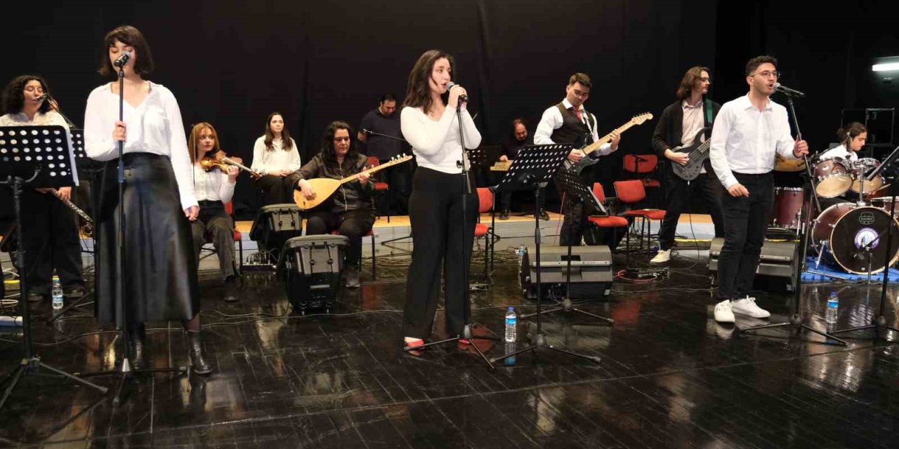 Tıp Öğrencilerinden Müzik Korosu