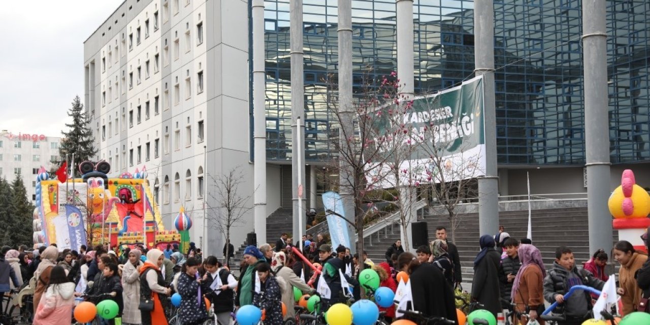 Başkan Çolakbayrakdar, Yetimlerin Gönlünü Fethetti