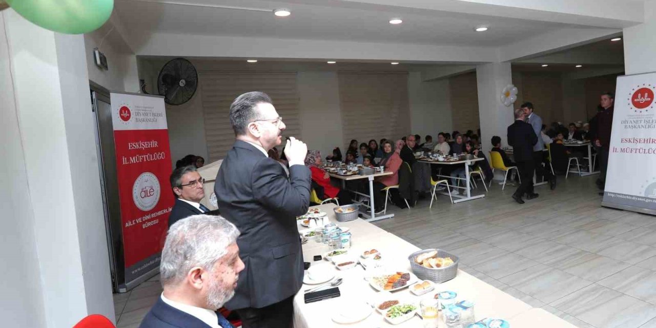 Vali Hüseyin Aksoy, Aile Ve Sosyal Hizmetler İl Müdürlüğü Çocuk Evleri Koordinasyon Merkezi Öğrencileri İle Bir Araya Geldi