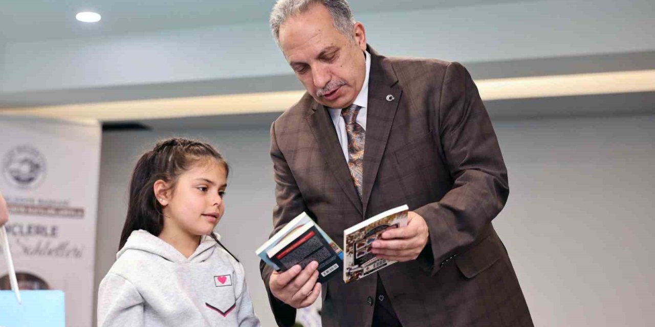 Talas’ta Kitap Kurtları Ödüllendirildi