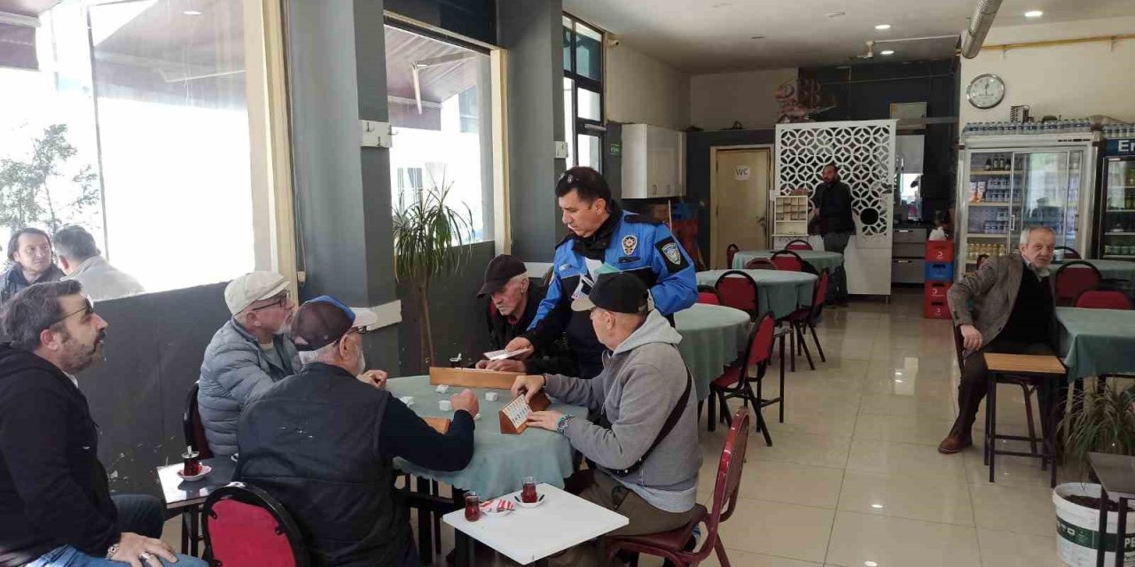 Polis Yüzlerce Vatandaşı Hırsızlık Ve Dolandırıcılık Konularıyla İlgili Bilgilendirdi