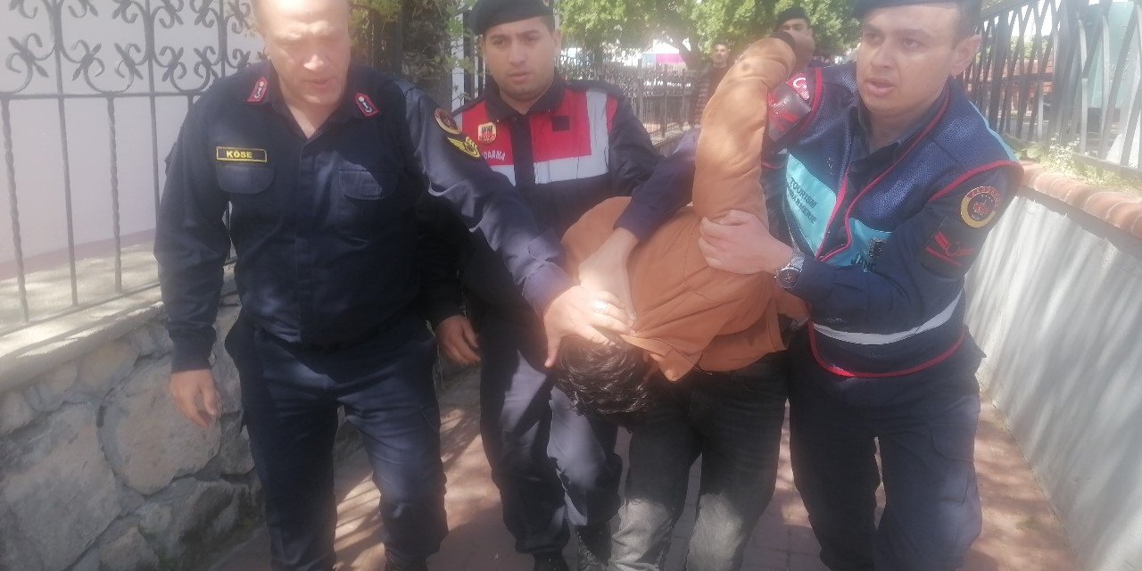 Saat Sorduğu Çocuğun Telefonunu Kapkaç Yöntemiyle Çaldı