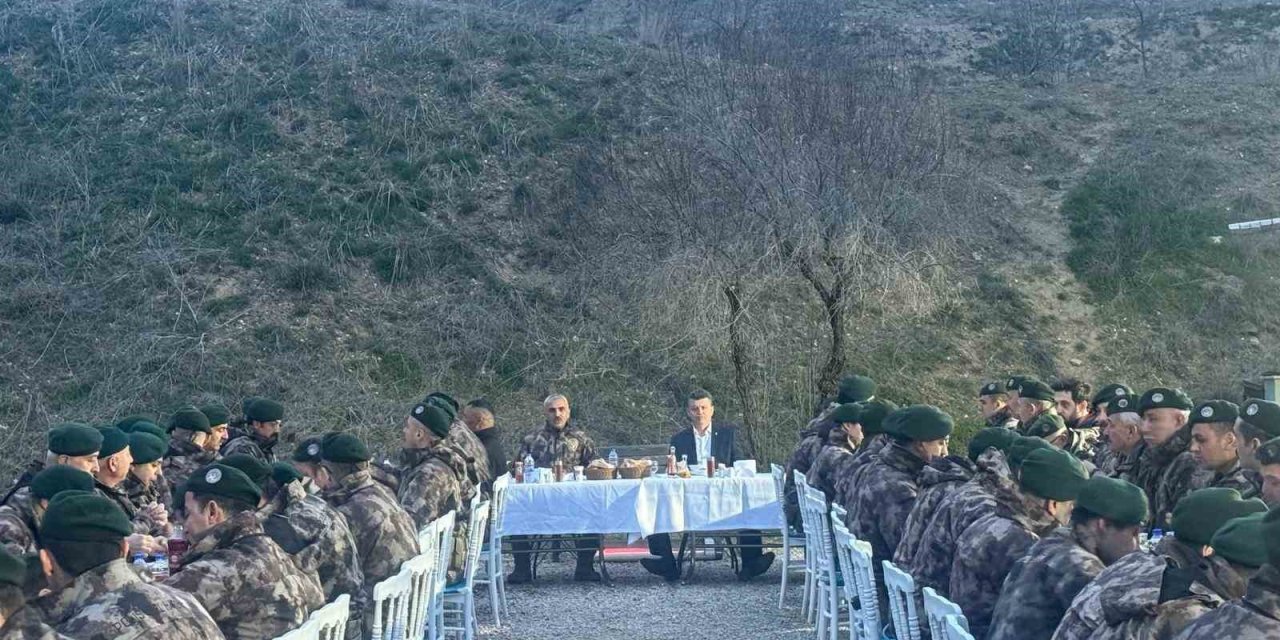 İl Emniyet Müdürü Ağırlar Özel Harekat Şube Müdürlüğü Ekipleriyle İftar Yaptı
