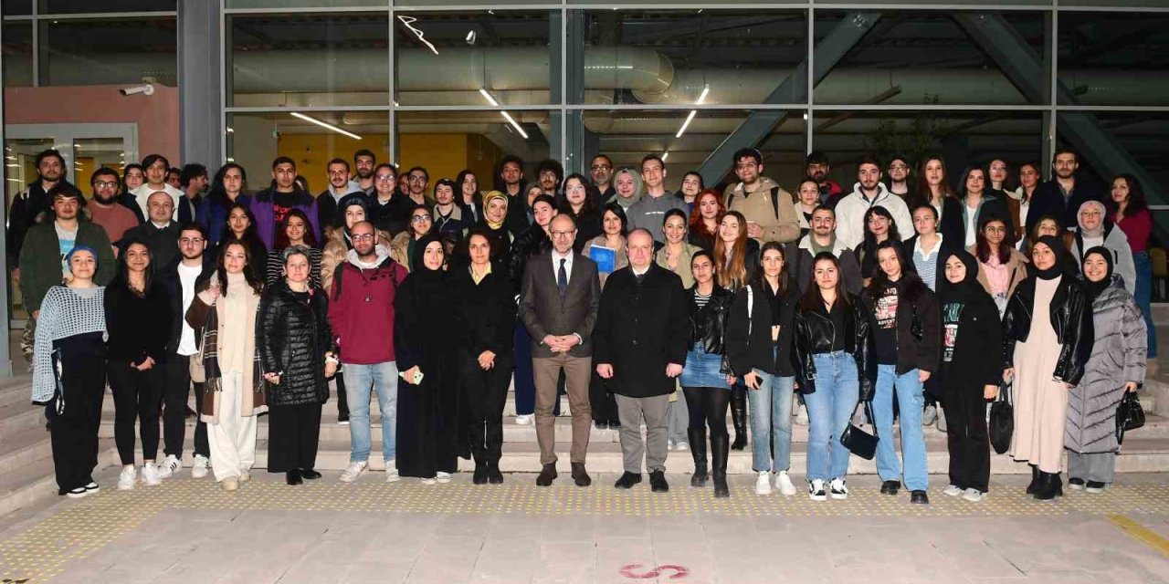 Rektör Erdal İkaf’24’te Görev Alan Öğrencilerle İftarda Buluştu