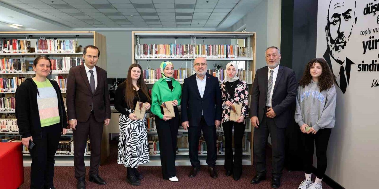 Kayü Rektörü; Çok Kitap Okuyan Öğrencileri Ödüllendirdi