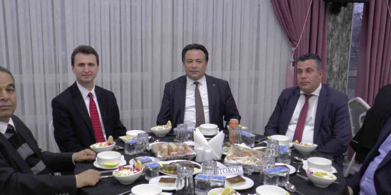 Eğitim Camiası İftarda Buluştu