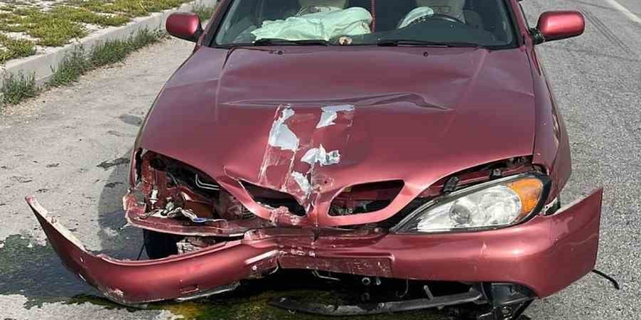 Konya’da Otomobil Kaldırıma Çarptı: 5 Yaralı