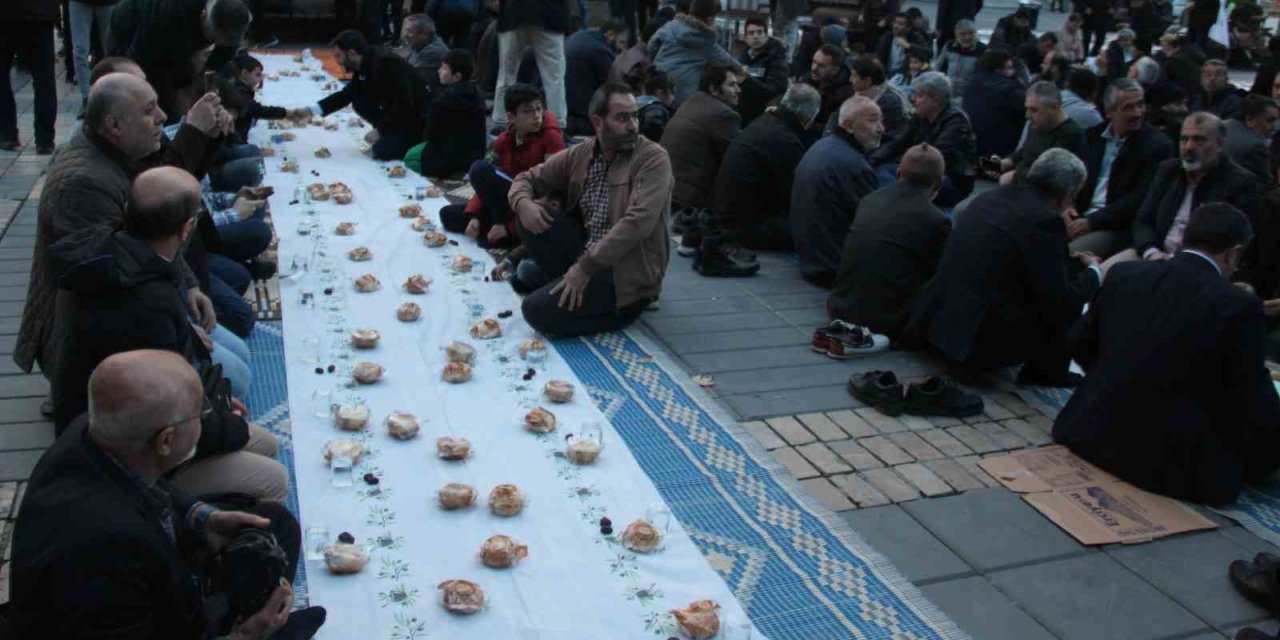 Milli Görüşçüler Gazze İftarı’nda Buluştu